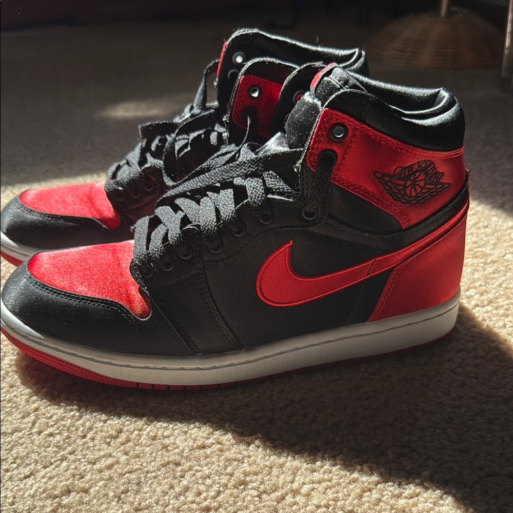 Nike Women’s Air Jordan 1 Retro High OG satin